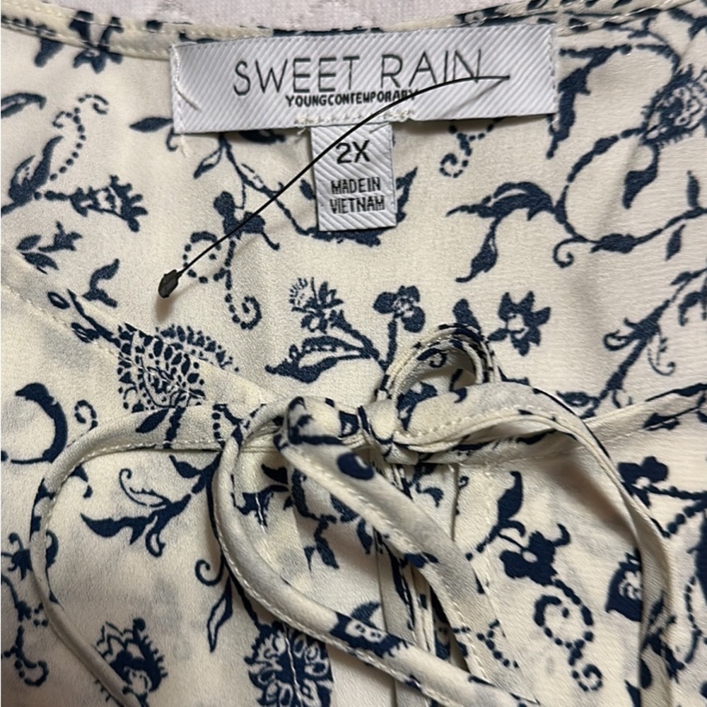 Sweet Rain 2x cream cap sleeve blouse